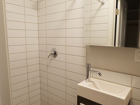 4th image of 3212 Johnson Ave #3