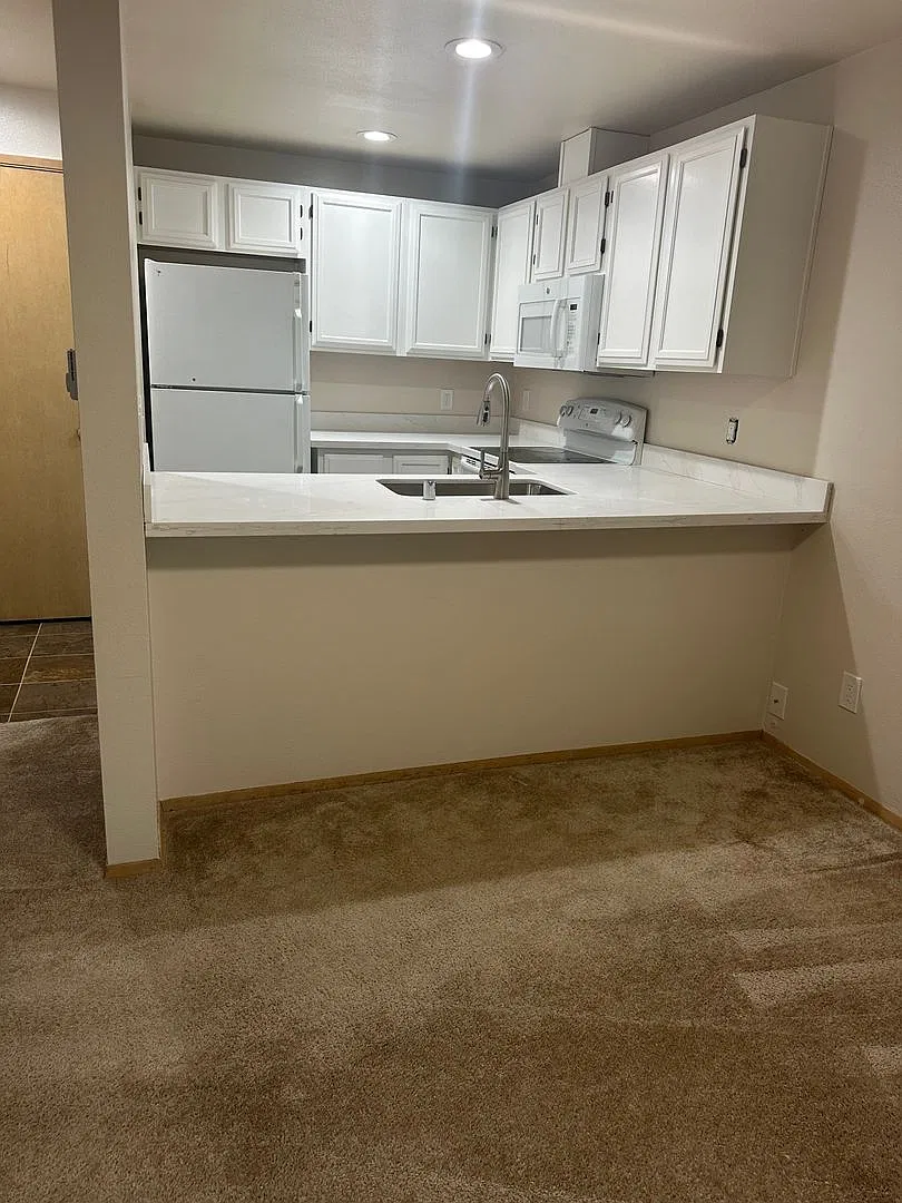 10915 PK Juanita Ridge Apartments — Photo 4