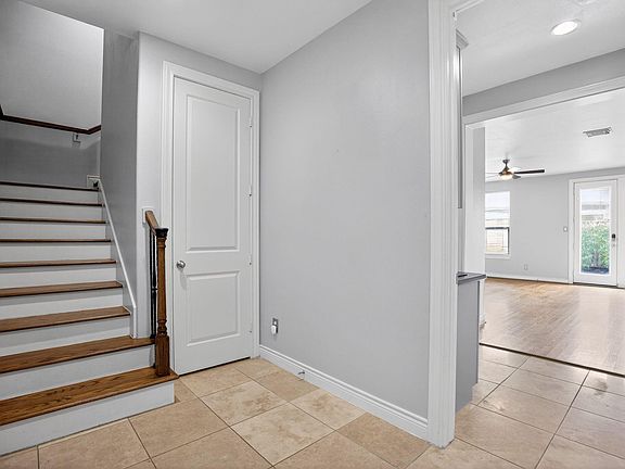 2nd image of 5719 Darling St