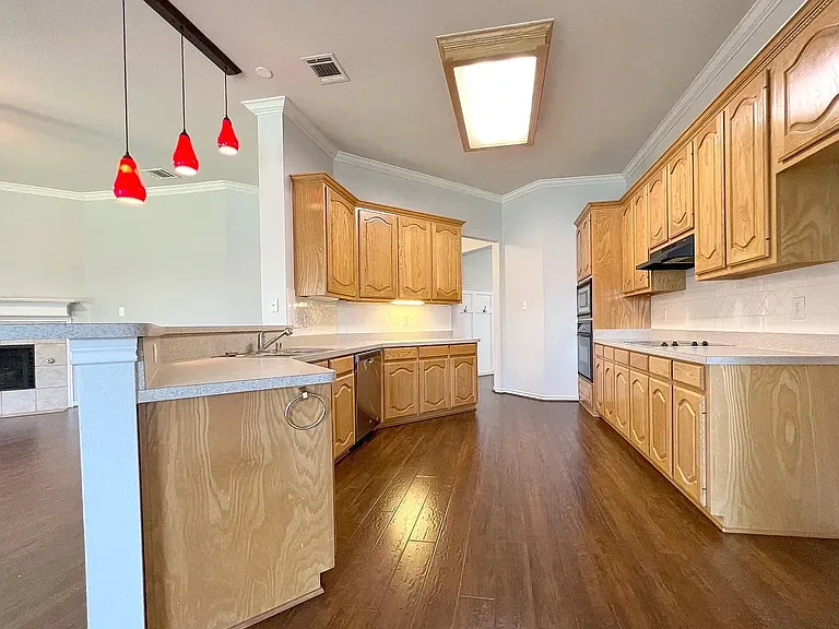 1418 Kingsley Dr — Photo 6