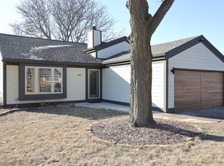 1284 Timber Rdg, Pewaukee, WI 53072