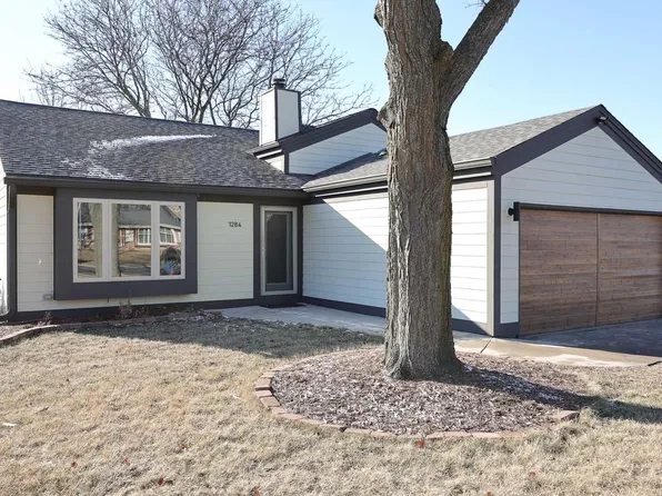 1284 Timber RIDGE, Pewaukee, WI 53072