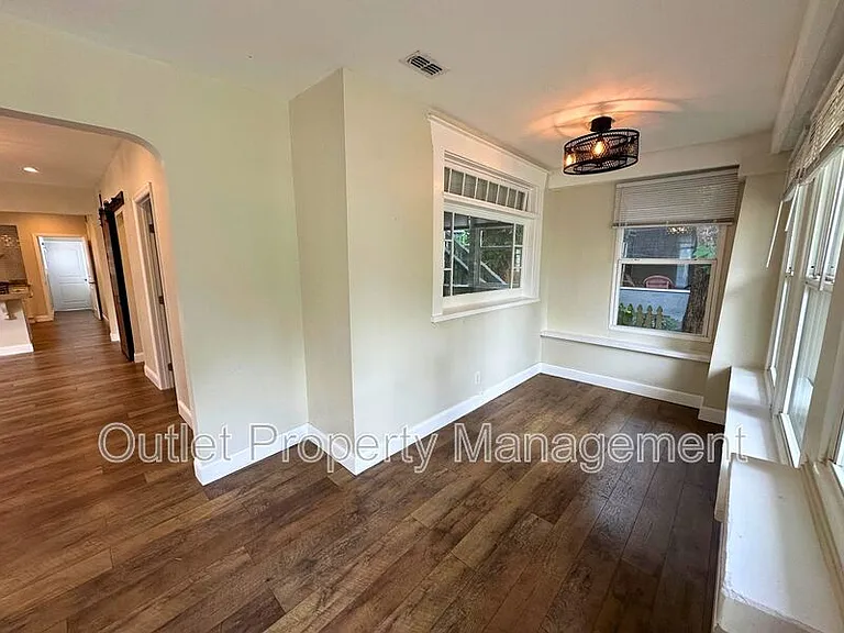 133 E Concord St #A — Photo 7