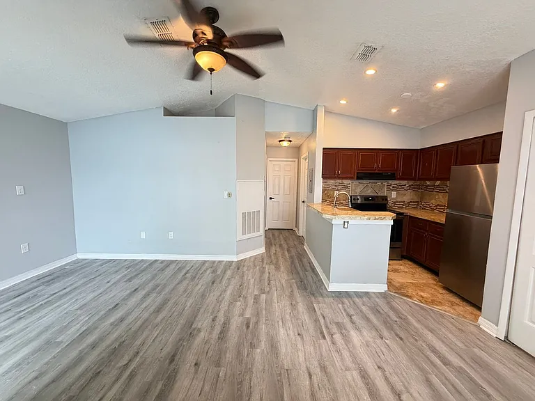 942 Loquat Tree Rd — Photo 5