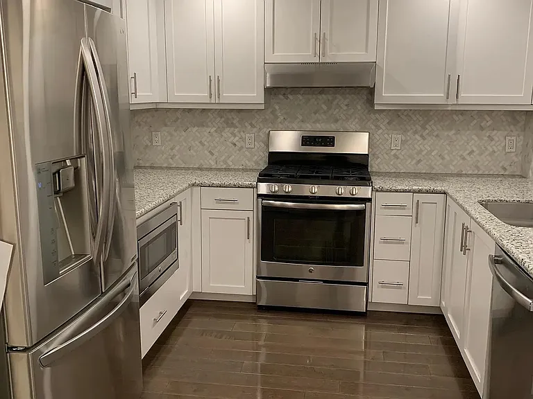 2585 El Camino Real — Photo 2