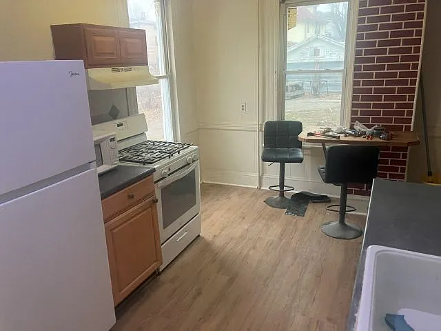 136 Garden St — Photo 2
