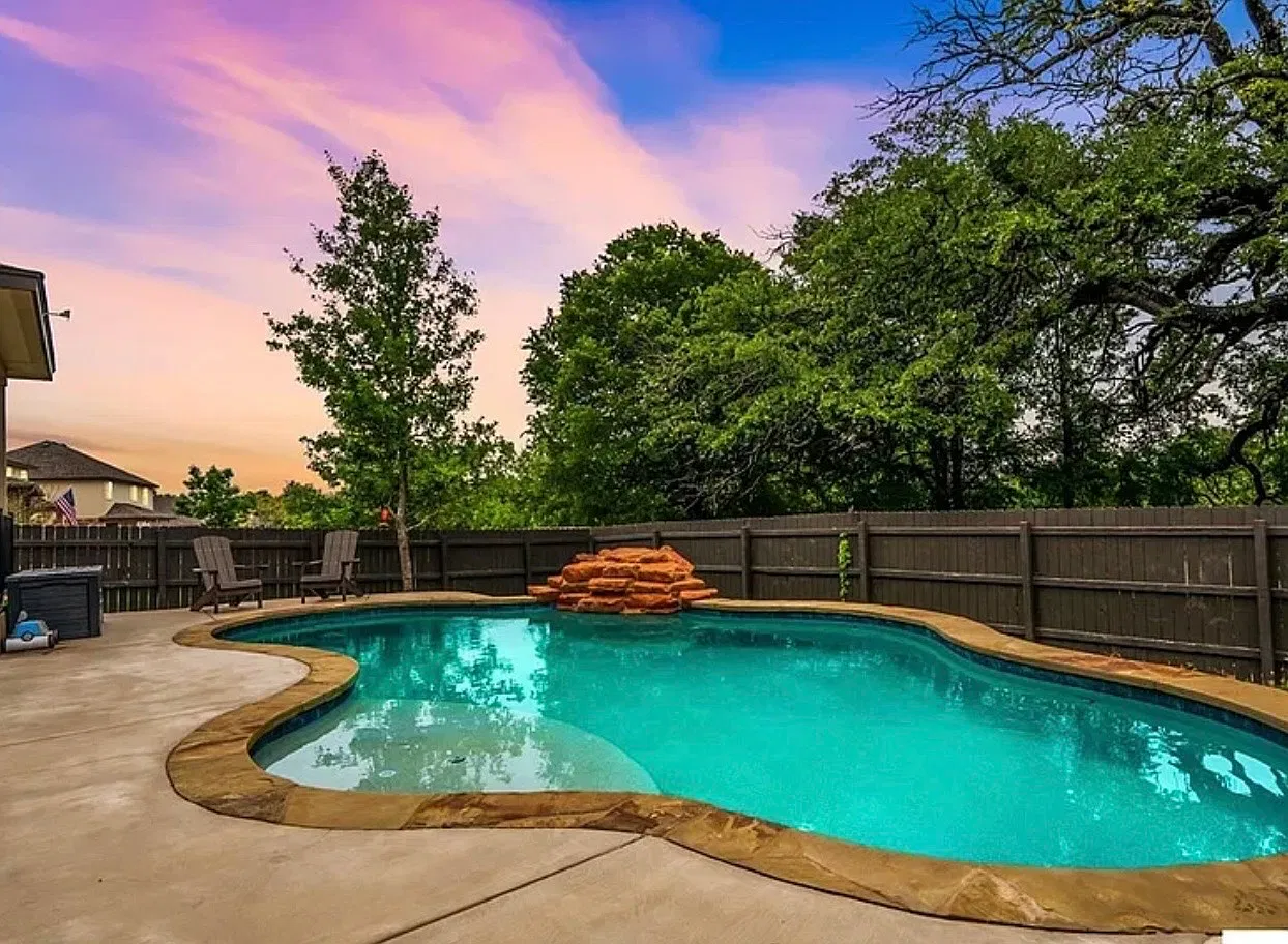 5 bed, 2647 sqft, $3,300 — Photo 3