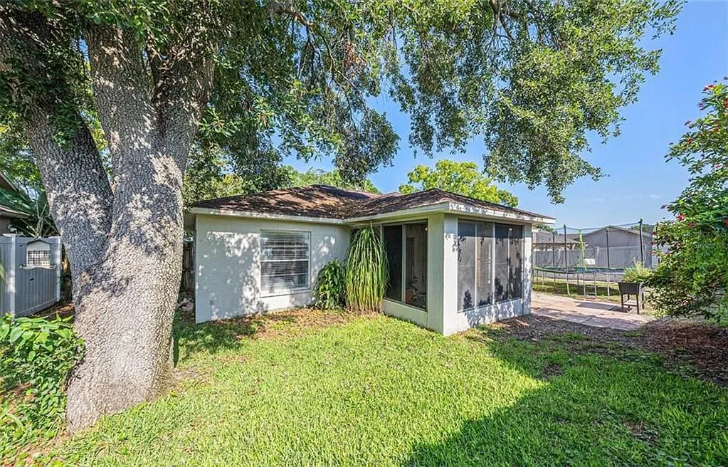3 bed, 2.0 bath, 1461 sqft, $1,900 — Photo 4