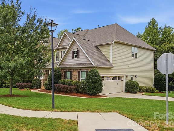 3rd image of 534 Iron Horse Ln