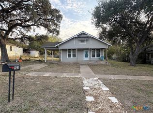903 E Morgan Ave, Cuero, TX 77954