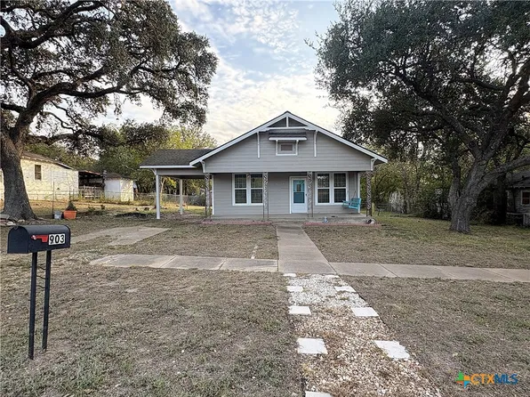 903 E Morgan Ave, Cuero, TX 77954