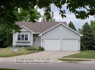 4519 Homestead Cir, Grand Forks, ND 58201