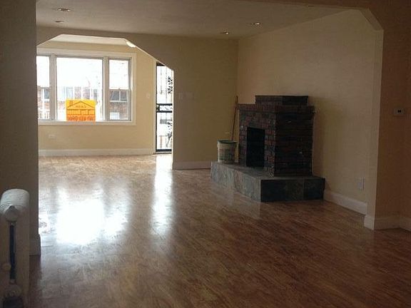 3rd image of 3331 Radcliff Ave