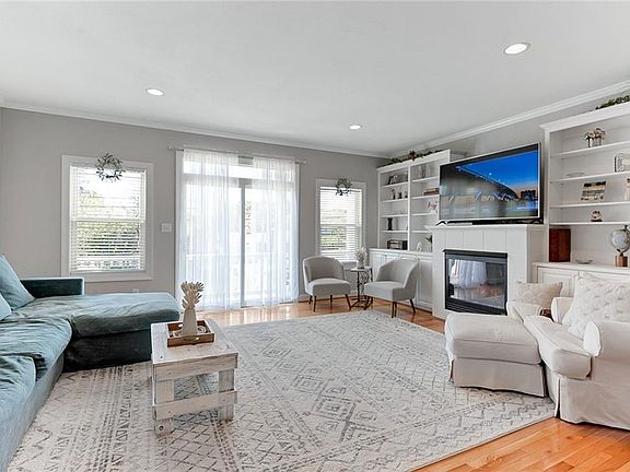 5th image of 4640 Lake Dr