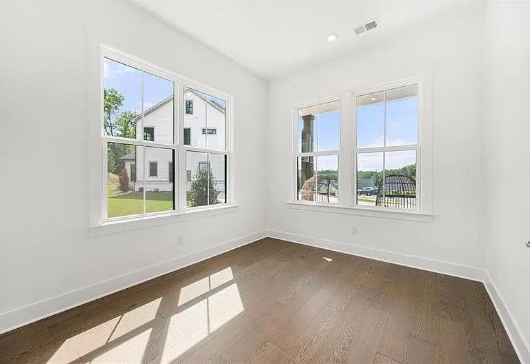 2815 Medford Dr — Photo 18