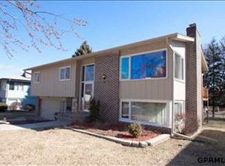 7107 Monterrey Dr, La Vista, NE 68128