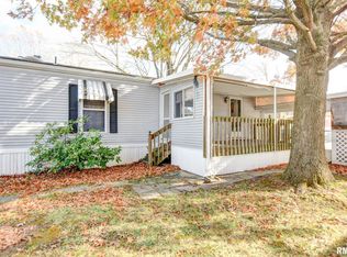 65 Hillcrest Ct, Taylorville, IL 62568