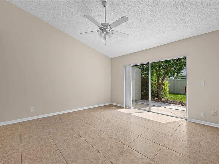 144 Deerfield Ct — Photo 8
