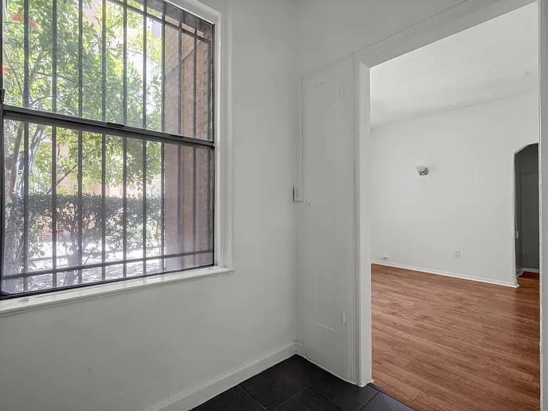 1610 N Normandie Ave — Photo 9
