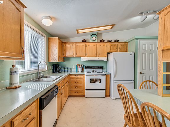 3rd image of 5306 NE 75th Ave