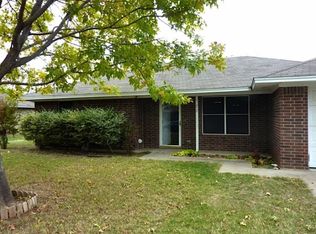 717 S Jefferson St, Pilot Point, TX 76258