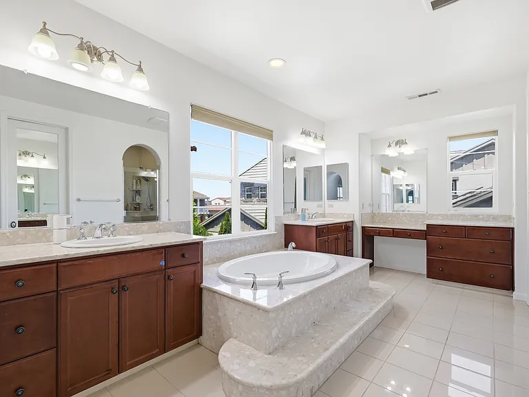 Bathroom 2 (Master)