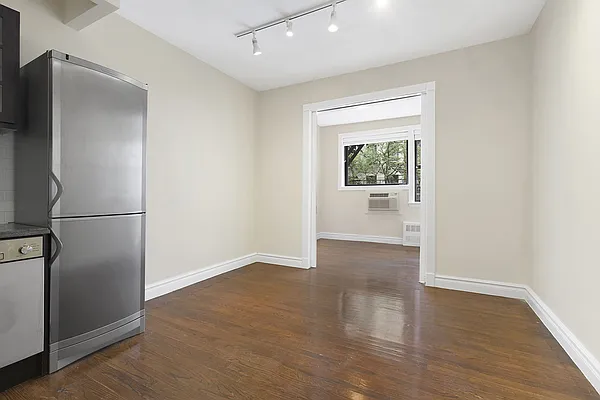 Rented by Cooper & Cooper Real Estate | media 2