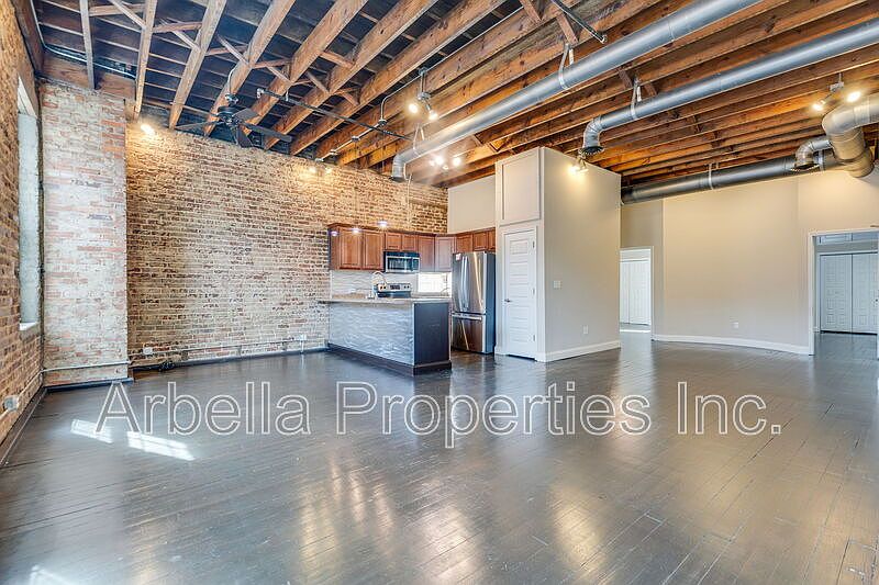 1st image of 116 E Market St #4