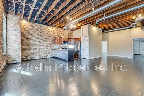 116 E Market St #4 Photo 1
