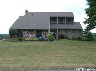 1101 Barnwood Ln, Camillus, NY 13031