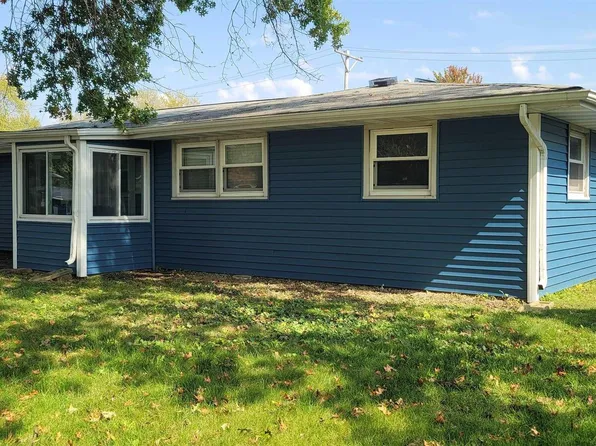 2411 10th St, Silvis, IL 61282