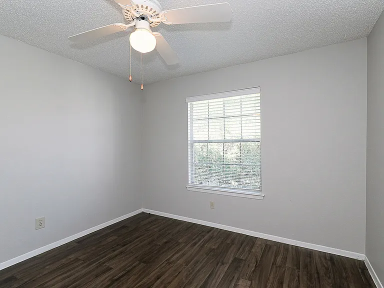 City Crest Apartments — Photo 119