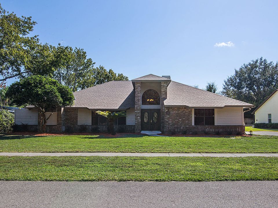 1st image of 204 Shady Oaks Cir