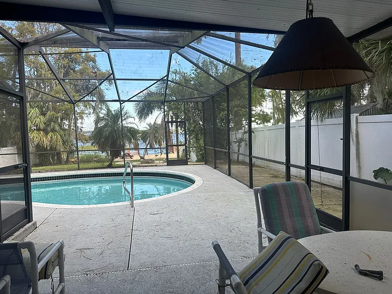 1155 Shady Cove Rd E — Photo 3
