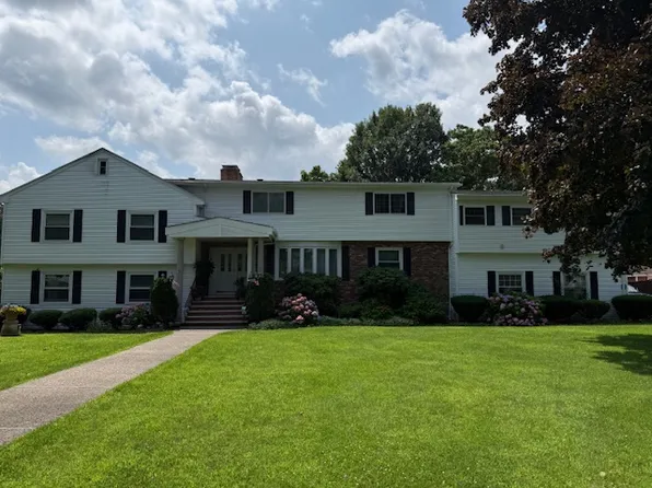 16 Indian Rock Dr #B, Saugus, MA 01906