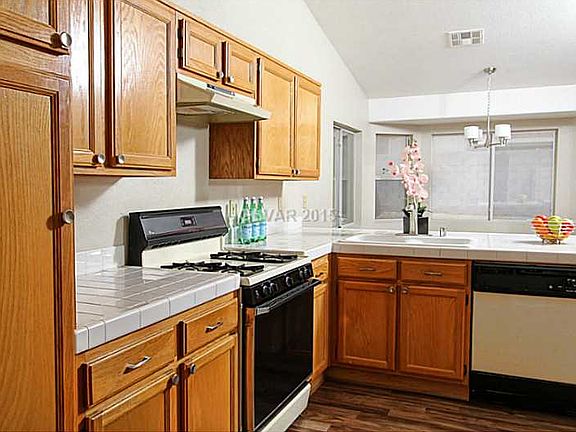 4th image of 721 Chimney Rock Dr