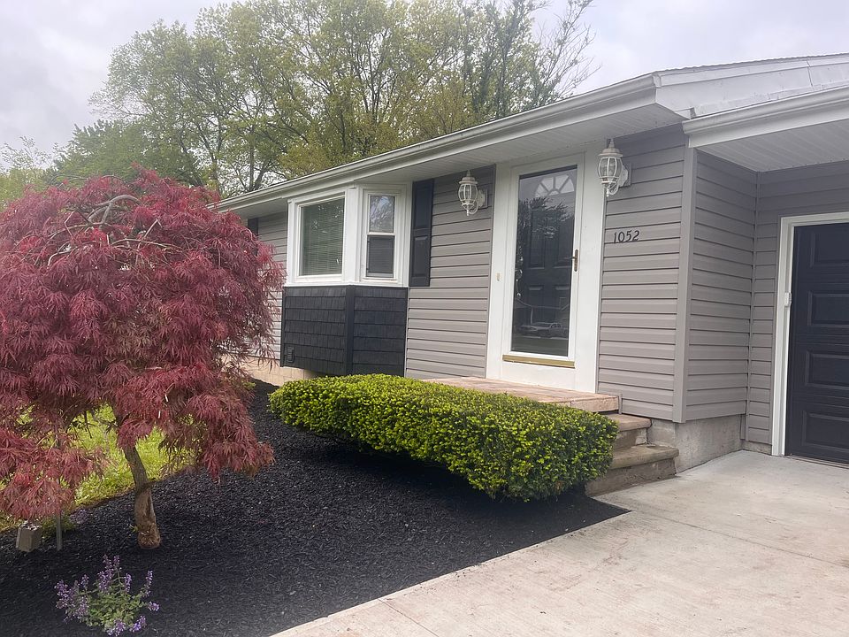 1st image of 1052 Plaza Dr
