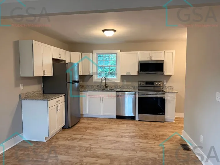 694 Saxon Ave — Photo 5