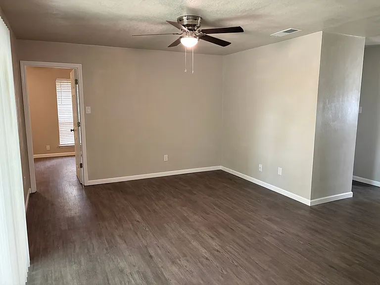 2402 Andover Dr — Photo 6