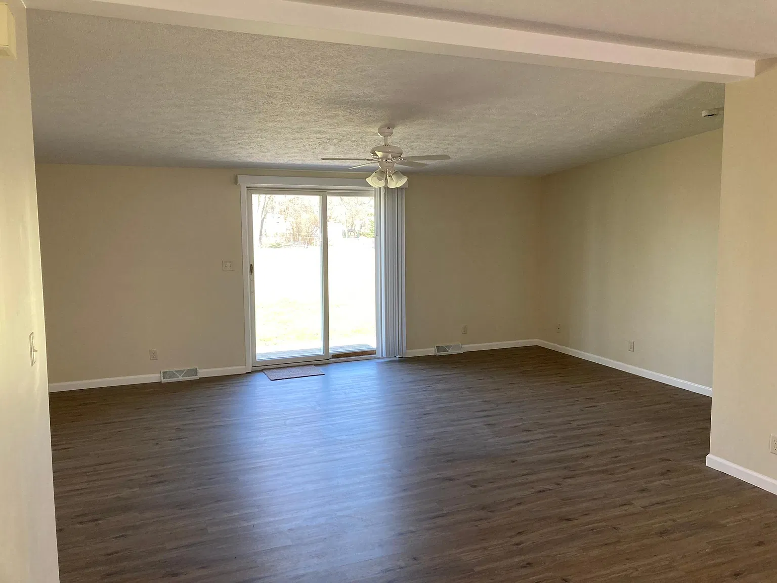 3 bed, $1,975 — Photo 2