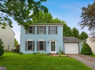 51 Arrowhead Dr, Lititz, PA 17543