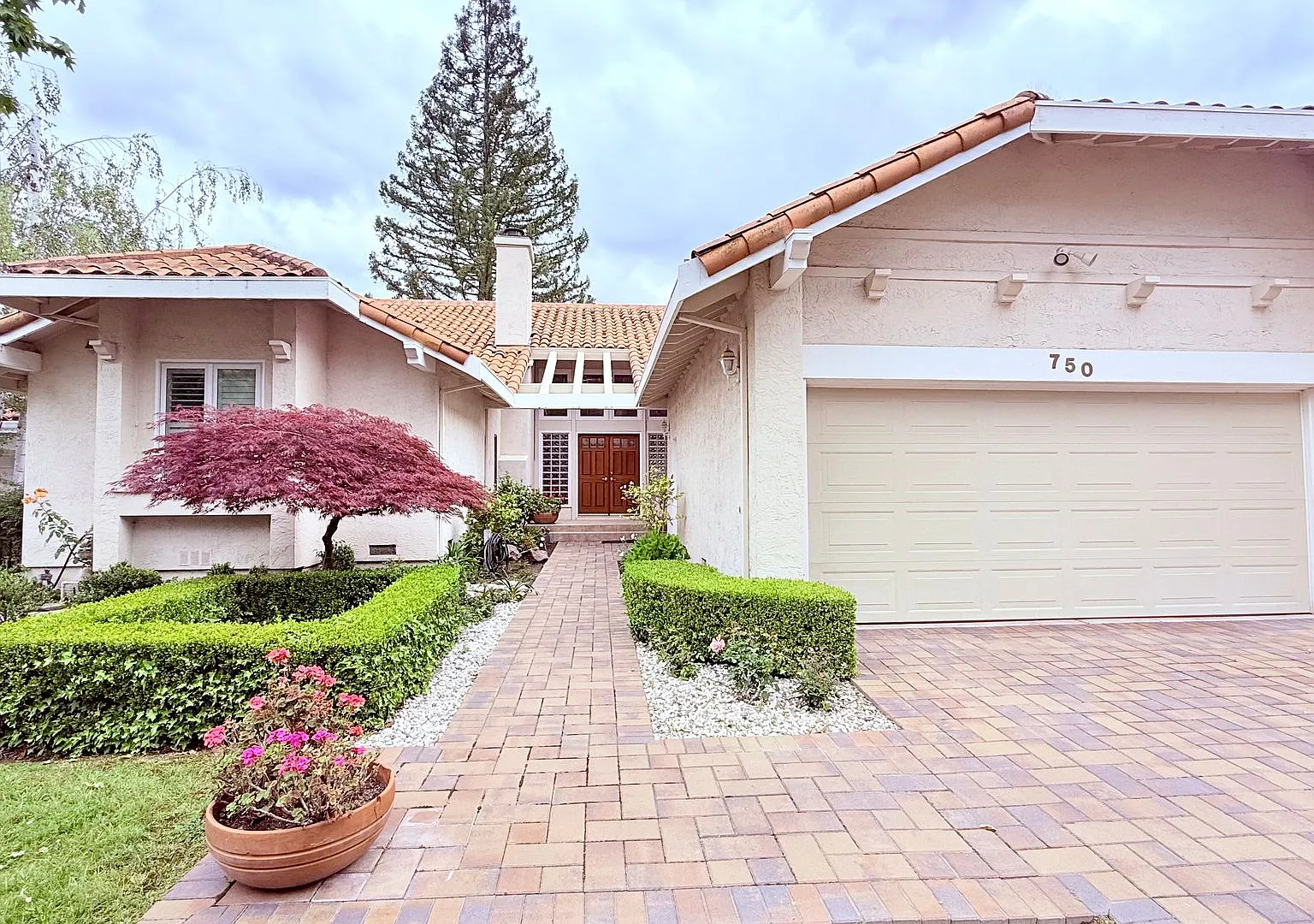 Beautiful and Classic, 3BD/2.5BA, Single-Story Estate Home in Blackhawk- Available NOW! — Photo 4