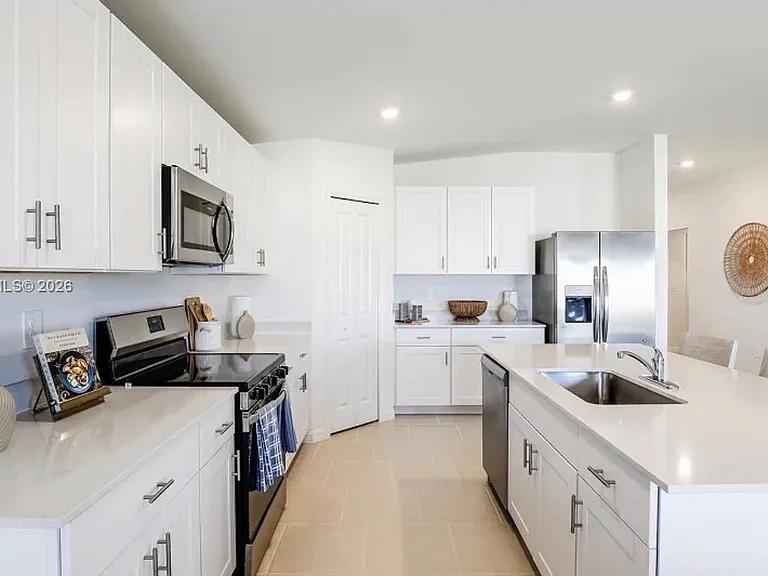 329 Marta Dr — Photo 3