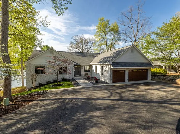 3809 Bluewater Dr, Moneta, VA 24121