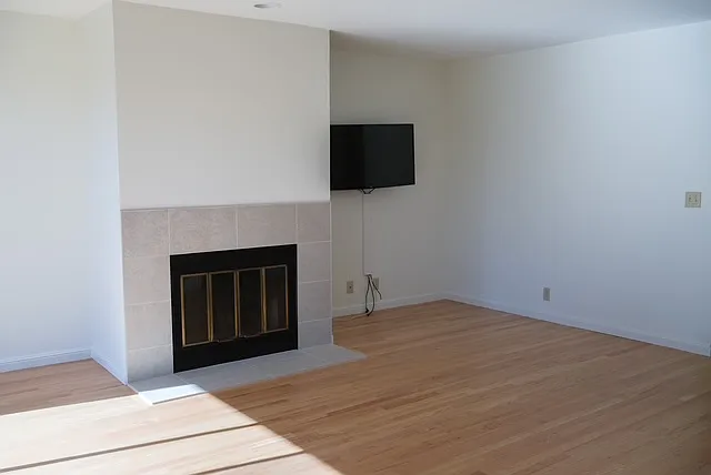 1063 Carolina St — Photo 5