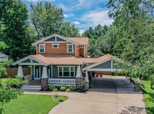 214 E Lake Francis Dr, Siloam Springs, AR 72761