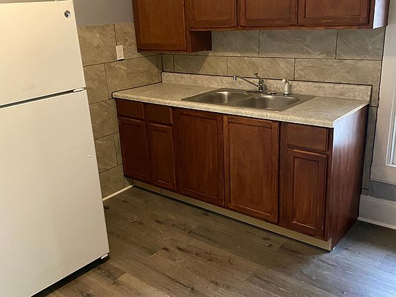 3rd image of 363 W Park Ave Floor 2