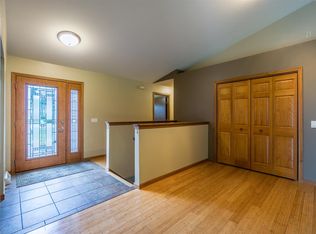 2119 Surrey Ln, Baraboo, WI 53913