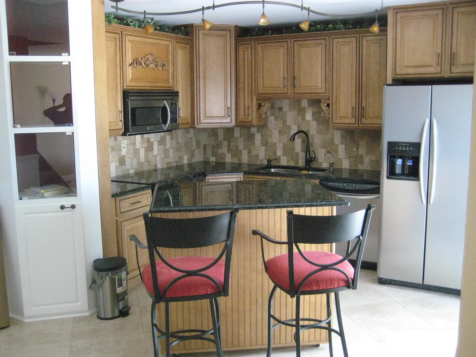 2 bed, 2.5 bath, 1325 sqft, $2,300 — Photo 4