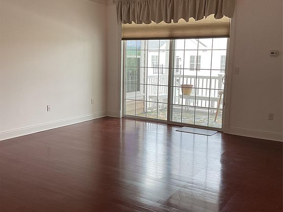4th image of 732 Regency Drive